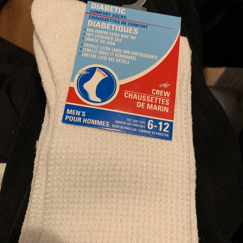 NWT men's white Diabetic Comfort size 6-12 one pair socks